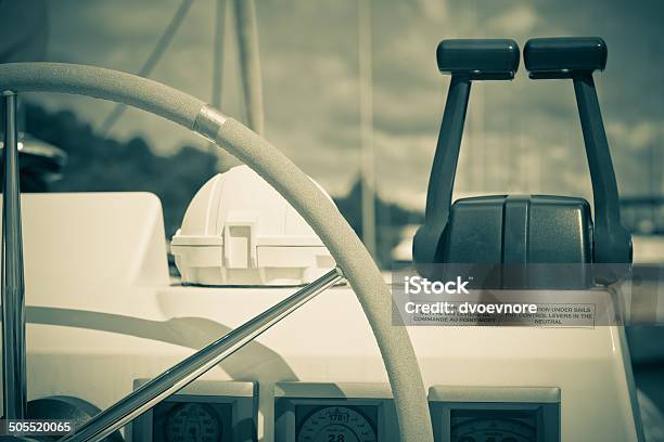 Sailing Yacht Rueda De Control Y De Aplicación Foto de stock y más banco de imágenes de Yate - Yate, Actividades recreativas, Anticuado