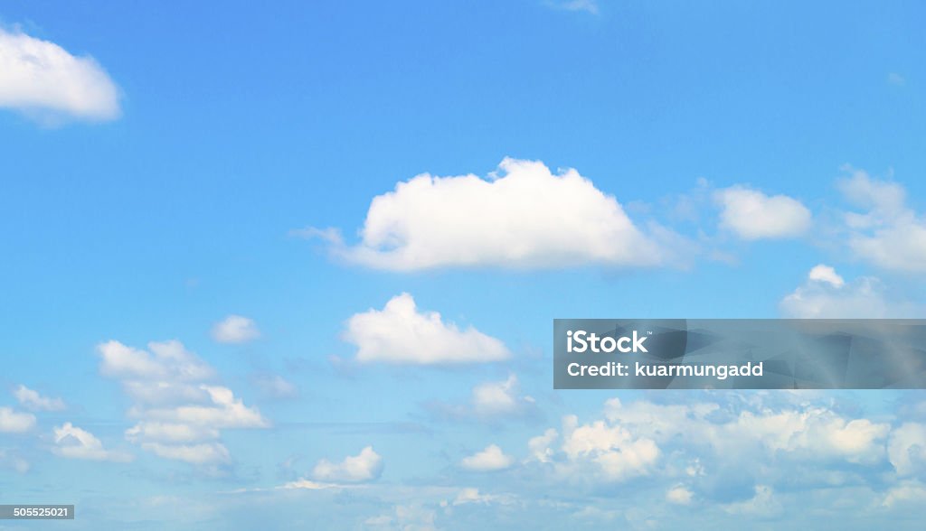 Cielo azzurro con nuvole - Foto stock royalty-free di Accendere (col fuoco)