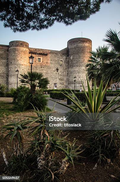 Ursino Castle In Catania Auf Sizilien Stockfoto und mehr Bilder von Abenddämmerung - Abenddämmerung, Alt, Architektur