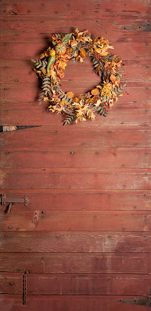 istock Autumn Wreath on an Old Rustic Barn Door 505552857