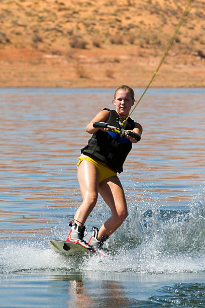 girl wakeboarder en lago powell - wakeboarding motorboating extreme sports waterskiing fotografías e imágenes de stock