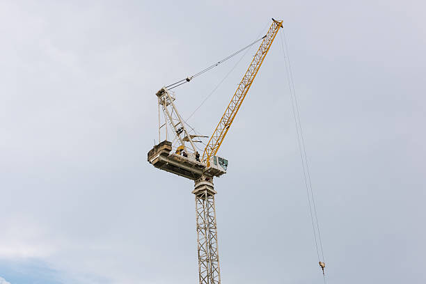 grou edifício construção do céuconstellation name (optional - tower steel mansion investment imagens e fotografias de stock