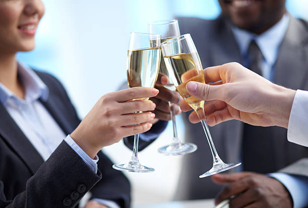 tostowanie osiągnięcia sukcesu - party business toast champagne zdjęcia i obrazy z banku zdjęć