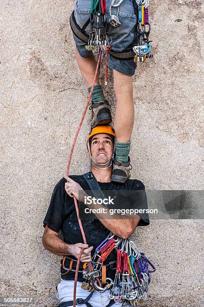 Pierwszym Krokiem - zdjęcia stockowe i więcej obrazów Abseiling - Abseiling, Alpinizm, Badanie