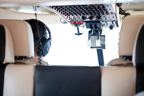 elicottero cabina di pilotaggio - cockpit airplane autopilot dashboard foto e immagini stock