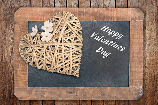 kartka na walentynki z drewnianym sercem z wiśni kwiat - cherry valentine zdjęcia i obrazy z banku zdjęć