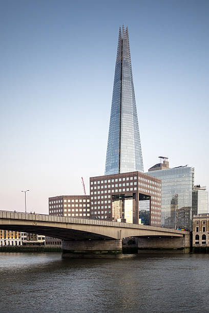 ponte de londres - crane skyline uk tower of london imagens e fotografias de stock