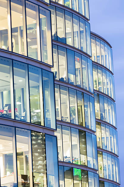 иллюминация офисные здания в лондоне - single line urban scene outdoors vertical стоковые фото и изображения