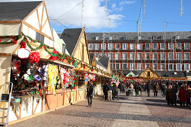 mercado de natal em madrid - plaza mayor imagens e fotografias de stock