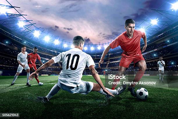 Jugadores De Fútbol Foto de stock y más banco de imágenes de Actividad - Actividad, Aire libre, Campo de fútbol