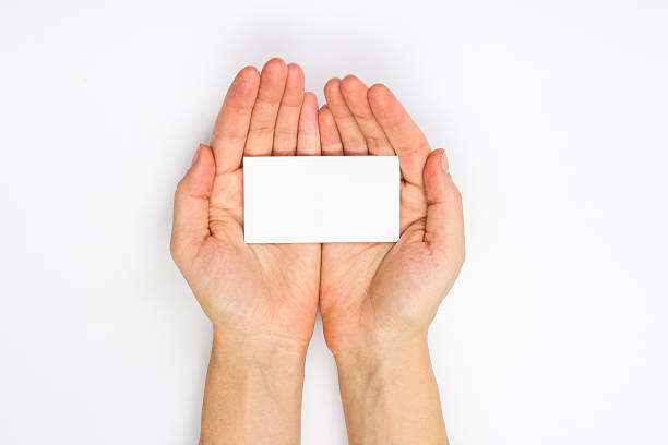 main tenant une carte de visite immobilier concept. modèle d'identité - id card business card holding human hand photos et images de collection