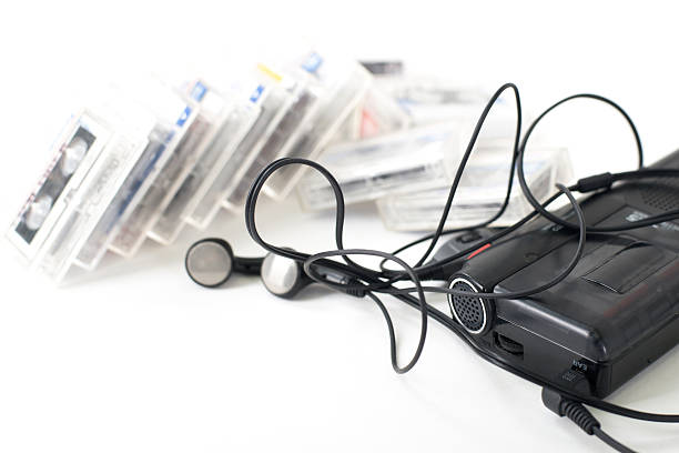 analog dictaphone isolé sur un blanc - personal cassette player photos et images de collection