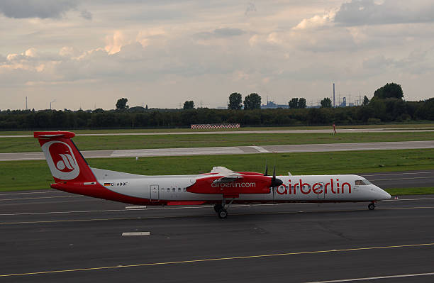 turboélices bombardier toque 8 q400 da air berlin - twin propeller - fotografias e filmes do acervo