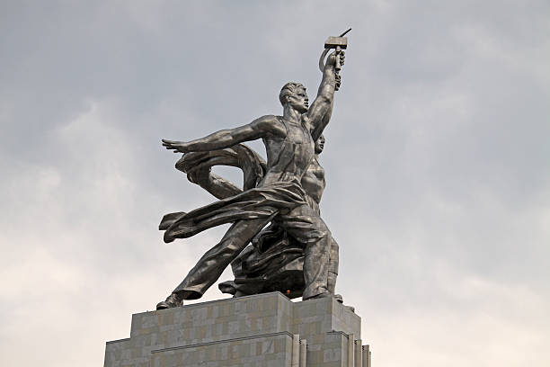 istock Rabochiy i Kolkhoznitsa statue in Moscow 505689484