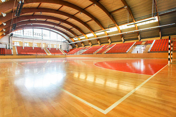 balonmano court - school gymnasium parquet floor sport empty fotografías e imágenes de stock