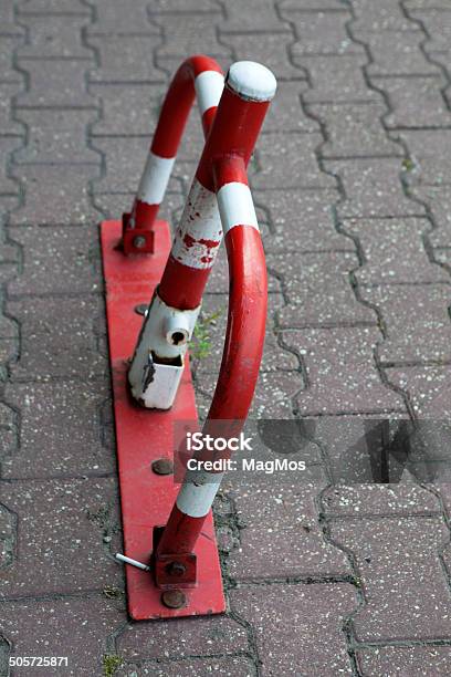 Foto de Movable Barreira Do Estacionamento e mais fotos de stock de Acessibilidade - Acessibilidade, Barricada - Divisa, Branco