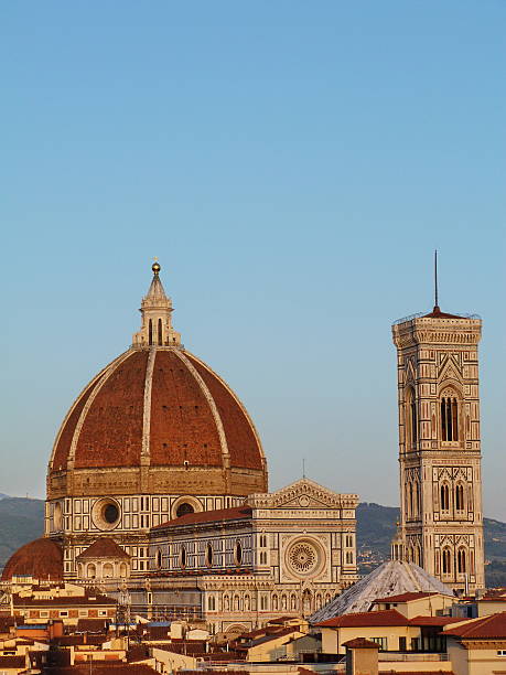 catedral de florença ao pôr do sol, florença - rose window florence italy cathedral tuscany imagens e fotografias de stock