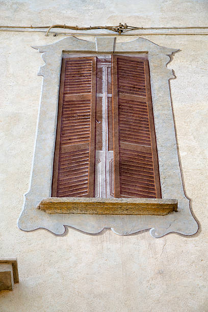 istock jerago   sunny day    wood venetian concrete  brick 505771829