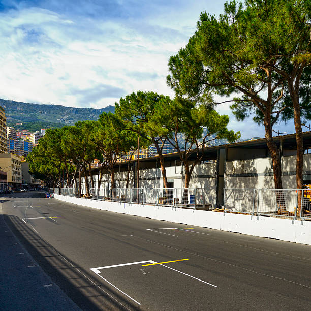 grelha de partida de corrida asfalto circuito de grand prix de monaco - corner marking fotos imagens e fotografias de stock