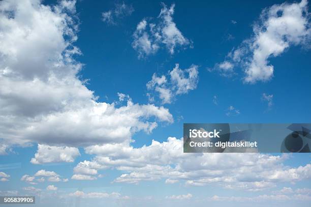 Cielo E Nuvole - Fotografie stock e altre immagini di Bianco - Bianco, Blu, Cielo