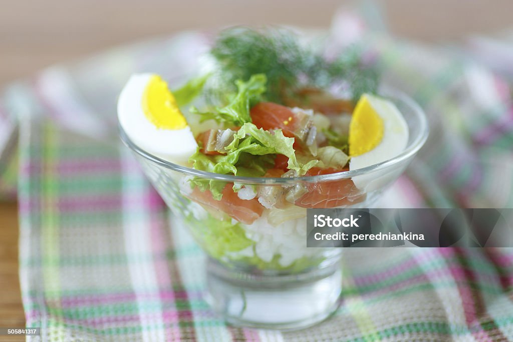 Salada com salmão e de arroz produtos hortícolas - Royalty-free Abacate Foto de stock