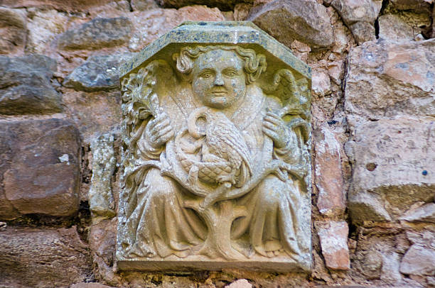 Gargoyl Architectural Detail Rufford Abbey Rufford Abbey is a medieval monastery founded in 1147. Now open to the public and set in 150 acres of beautiful grounds, Rufford is a key tourist attraction in Nottinghamshire. It was once the home of aristocracy, but no-one now lives there. This gargoyl is only one of the many architectural details on the Cistercian ruin. gargoyl stock pictures, royalty-free photos & images