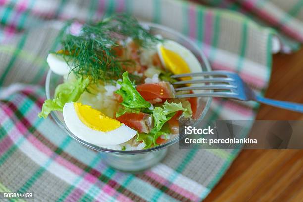 Salat Mit Lachs Und Reis Und Gemüse Stockfoto und mehr Bilder von Blatt - Pflanzenbestandteile - Blatt - Pflanzenbestandteile, Dill, Ei