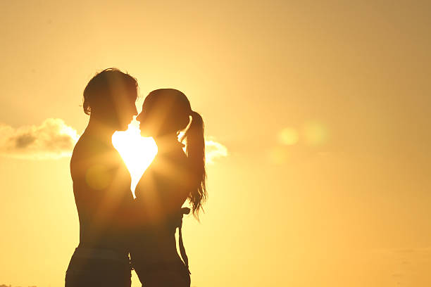 istock Couple silhouette at the beach 505845840