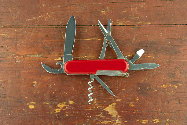 faca de exército suíço - penknife swiss culture work tool switzerland - fotografias e filmes do acervo