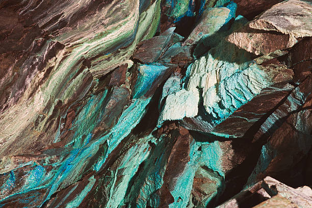 abstracto textura de cobre oxidated de la mina de cobre. - mining fotografías e imágenes de stock