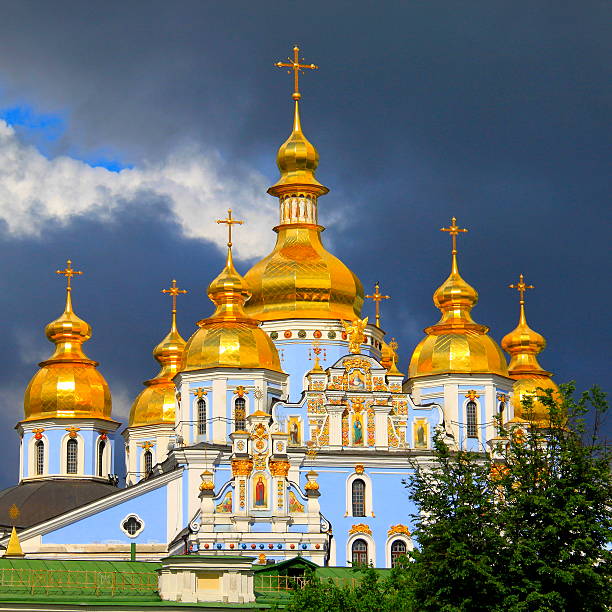 saint michael cathédrale du ciel menaçant-kiev, ukraine - beautiful famous place ideas construction photos et images de collection