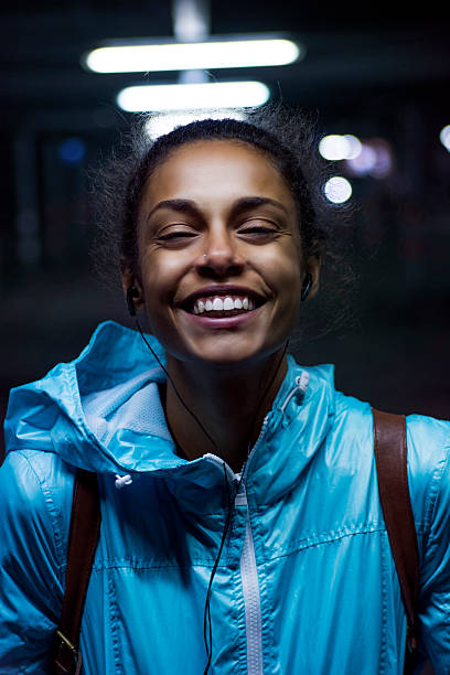 todo sobre la sonrisa. - teenage girls women beauty loneliness fotografías e imágenes de stock