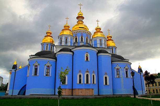 saint michael cathédrale du ciel menaçant-kiev, ukraine - beautiful famous place ideas construction photos et images de collection