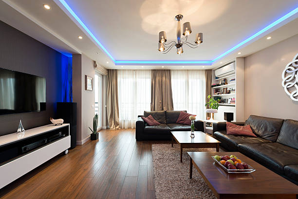 просторная гостиная интерьер - house indoors lighting equipment ceiling стоковые фото и изображения
