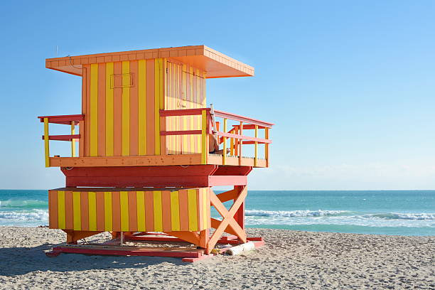 istock Lifeguard house on a clear sunny day 505873394