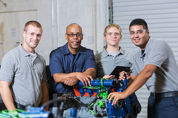 istock Vocational class, learning to repair diesel engine 505875734