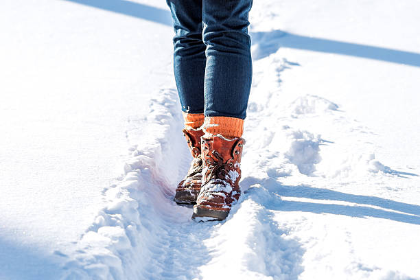 nur wenige schritte auf die verschneiten road - snow track human foot steps stock-fotos und bilder