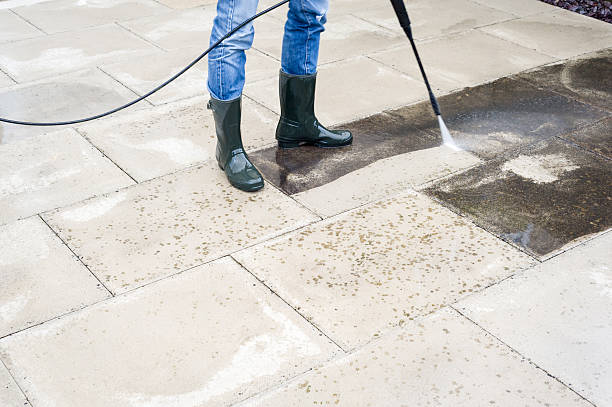 istock Pressure-washing the patio 505887001