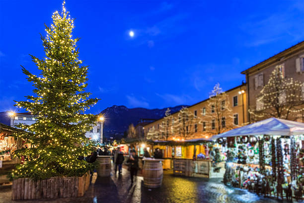 mercado de natal em trento, itália - trento - fotografias e filmes do acervo