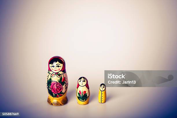 Muñecas Rusas Matryoshka Aislado Sobre Un Fondo Blanco Foto de stock y más banco de imágenes de Babushka