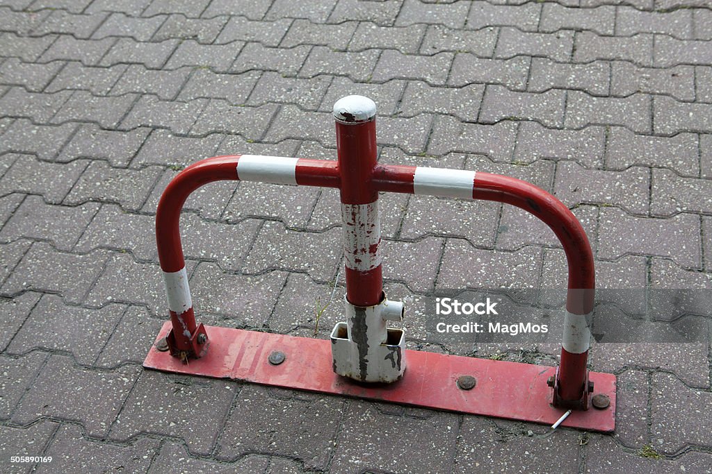 Barrière de mobile dans le parc de stationnement - Photo de Barricade libre de droits