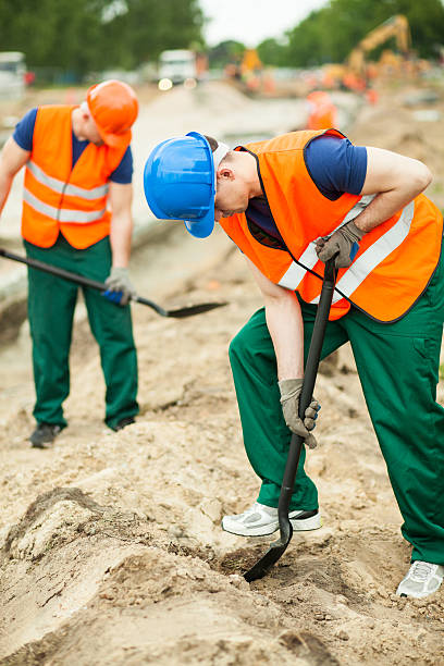 błękitnego pracy na ulicach miasta - digging instruction manual manual worker occupation zdjęcia i obrazy z banku zdjęć