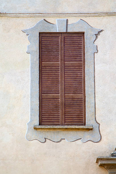 istock jerago window    venetian blind in the concrete  brick 505891615