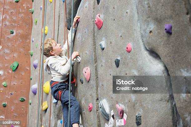 Foto de Kid Rock Escalada e mais fotos de stock de Escalar - Escalar, Criança, Escalar