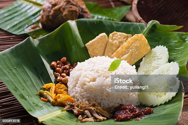 ナシレマは伝統的なマレーカレーペースト - 食べ物のストックフォトや画像を多数ご用意 - 食べ物, マレーシア, バナナの葉