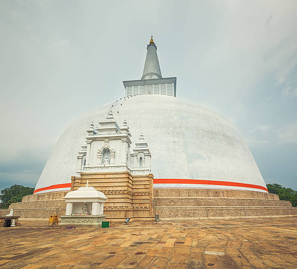 istock Ruwanwelisaya dagoba 505896068