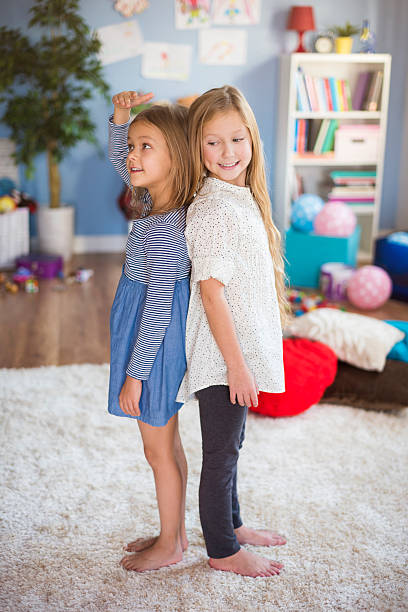 istock Girls checking who is growing faster 505912142