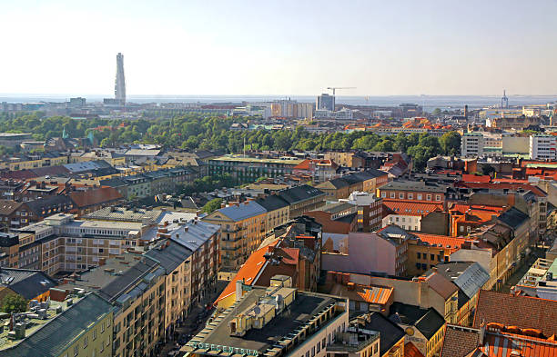 vista aérea de la ciudad de malmo, suecia - malmo fotografías e imágenes de stock