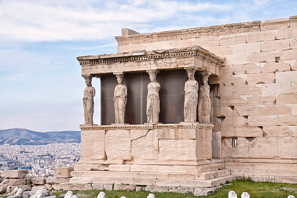 érechthéion (érechthéion). acropole d'athènes. - statue greek culture neptune greece photos et images de collection