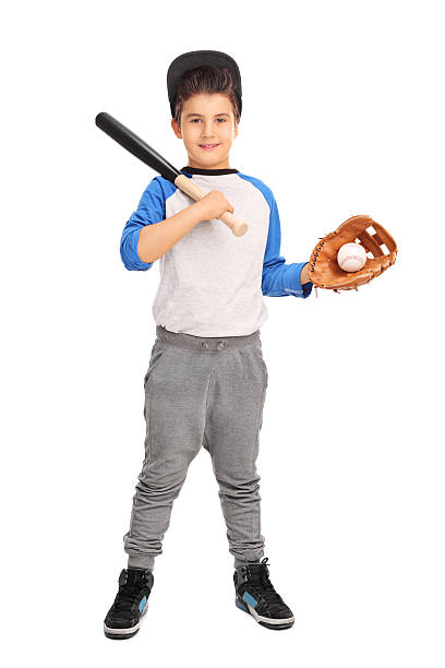 ładny chłopiec trzyma kij baseballowy na - baseball player baseball holding bat zdjęcia i obrazy z banku zdjęć